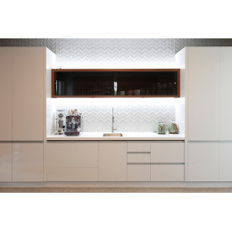 КУХНЯ А-032 С ЛАКИРОВАННЫМИ ФАСАДАМИ